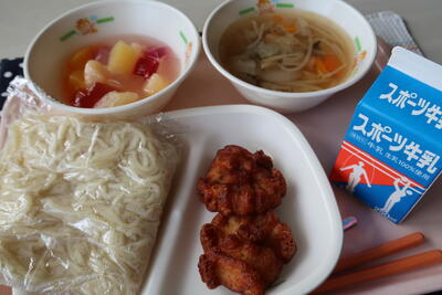 タンメン、タコ型たこ焼き、フルーツ白玉ポンチ、中華麺、牛乳