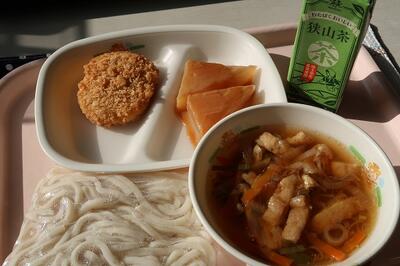 冬至献立  きつねうどん、かぼちゃコロッケ、ゆずみそ田楽、地粉うどん、お茶