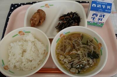 鶏肉の唐揚げ、ひじきの炒め煮、沢煮椀、ご飯、牛乳