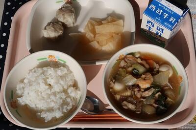 中華丼、ポークしゅうまい、大根のオイル漬け、ご飯、牛乳