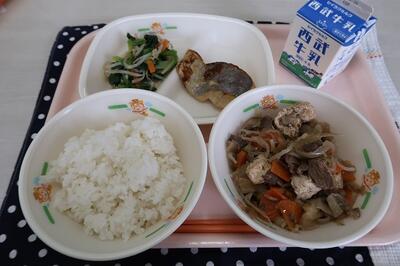 鯖の西京焼き、すき焼き煮、辛子和え、ご飯、牛乳