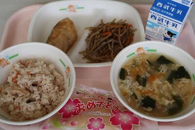 鰆の甘辛揚げ、きんぴらごぼう、かき玉汁、たけのこご飯、お祝いいちごクレープ、牛乳