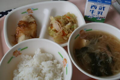 鯵の南蛮漬け、おかか和え、切干大根の味噌汁、ご飯、牛乳
